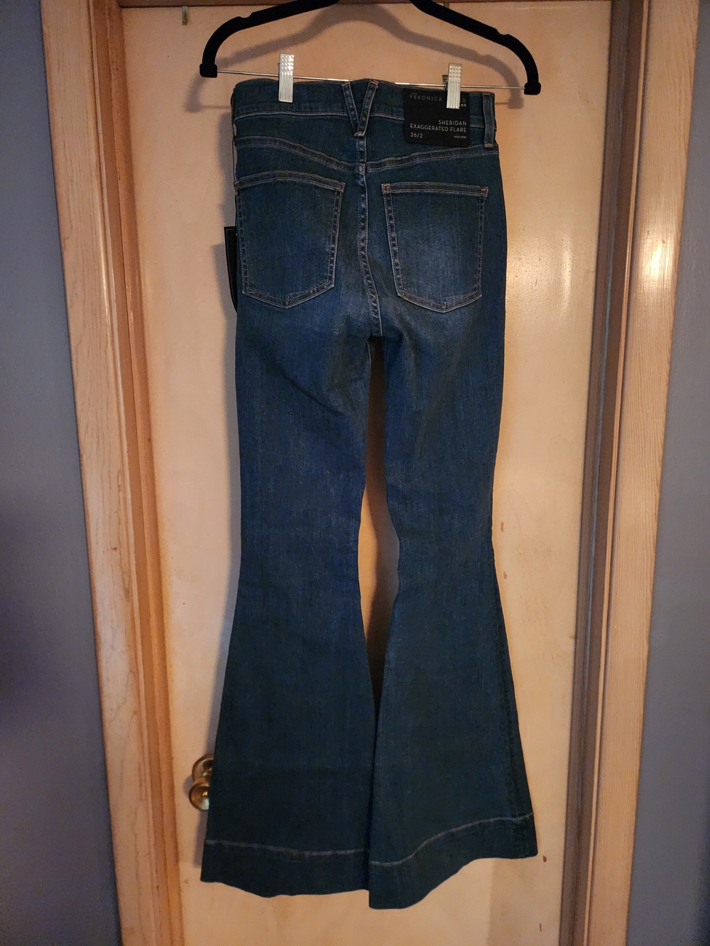 NWT Veronica Beard Sheridan Exaggerated Flare Jeans with Front Patch Pockets - Picture 3 of 10